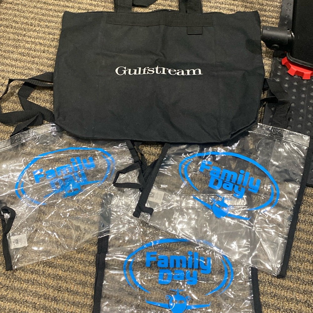 4 GS shopping bags